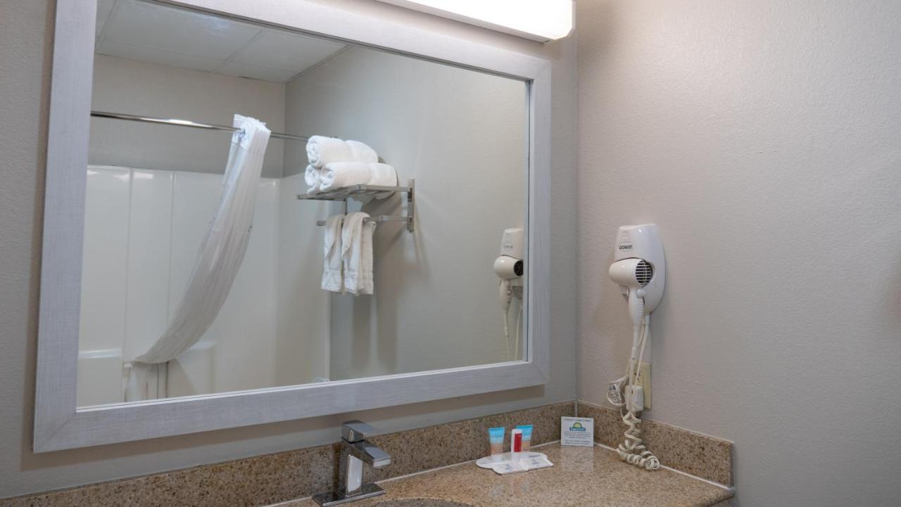 Days Inn & Suites By Wyndham Savannah North I-95 Port Wentworth Εξωτερικό φωτογραφία