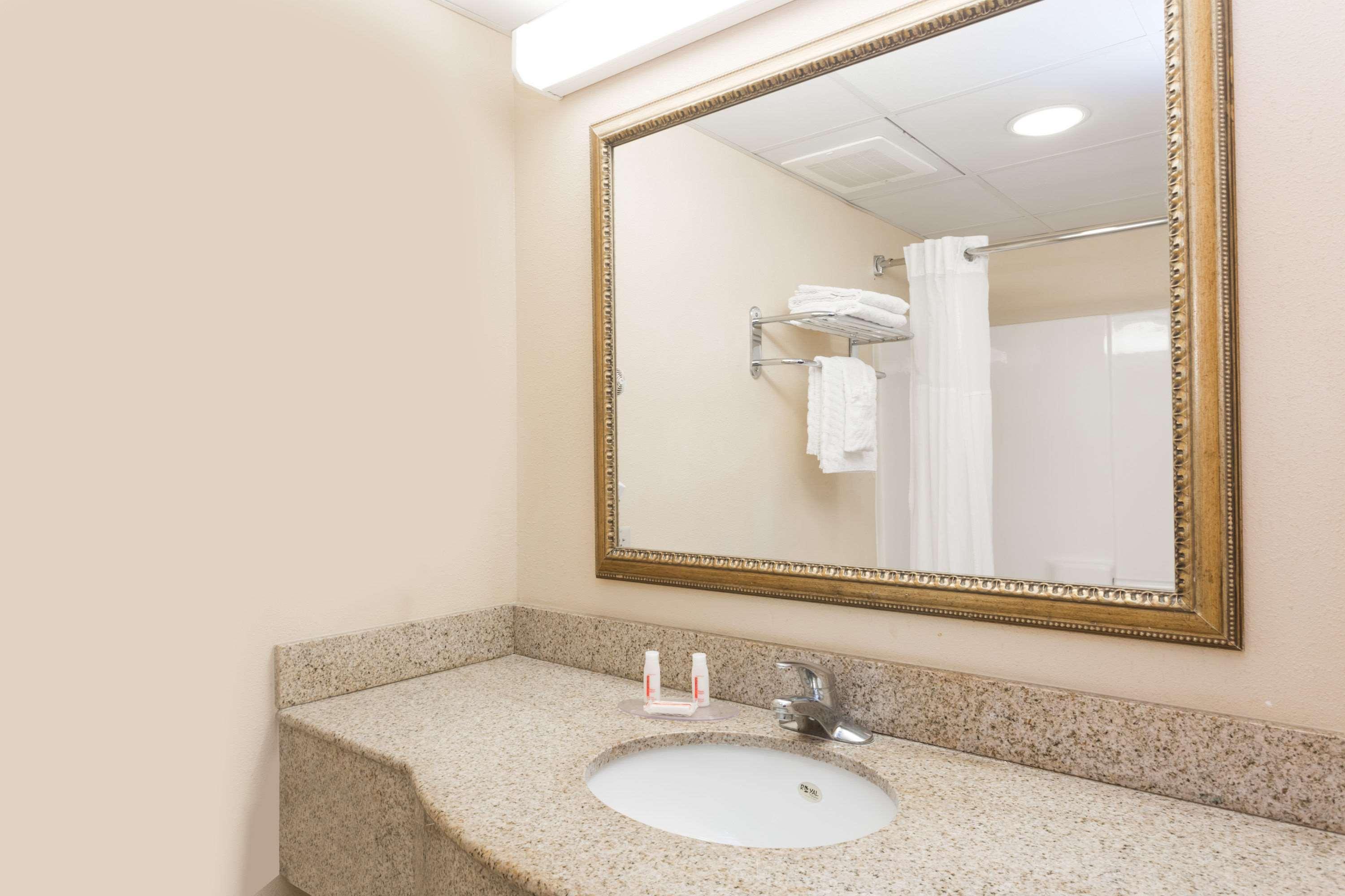 Days Inn & Suites By Wyndham Savannah North I-95 Port Wentworth Εξωτερικό φωτογραφία