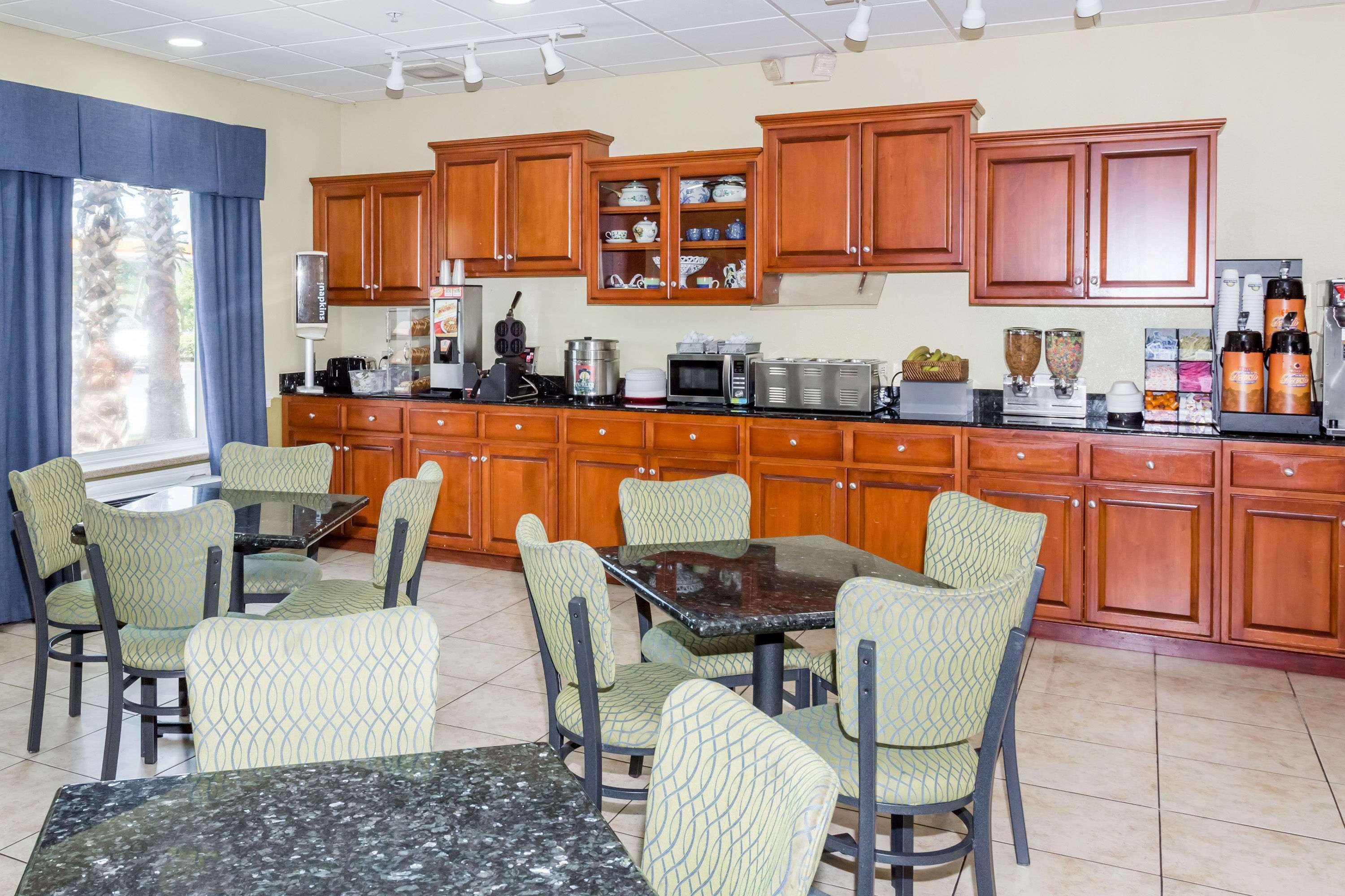 Days Inn & Suites By Wyndham Savannah North I-95 Port Wentworth Εξωτερικό φωτογραφία