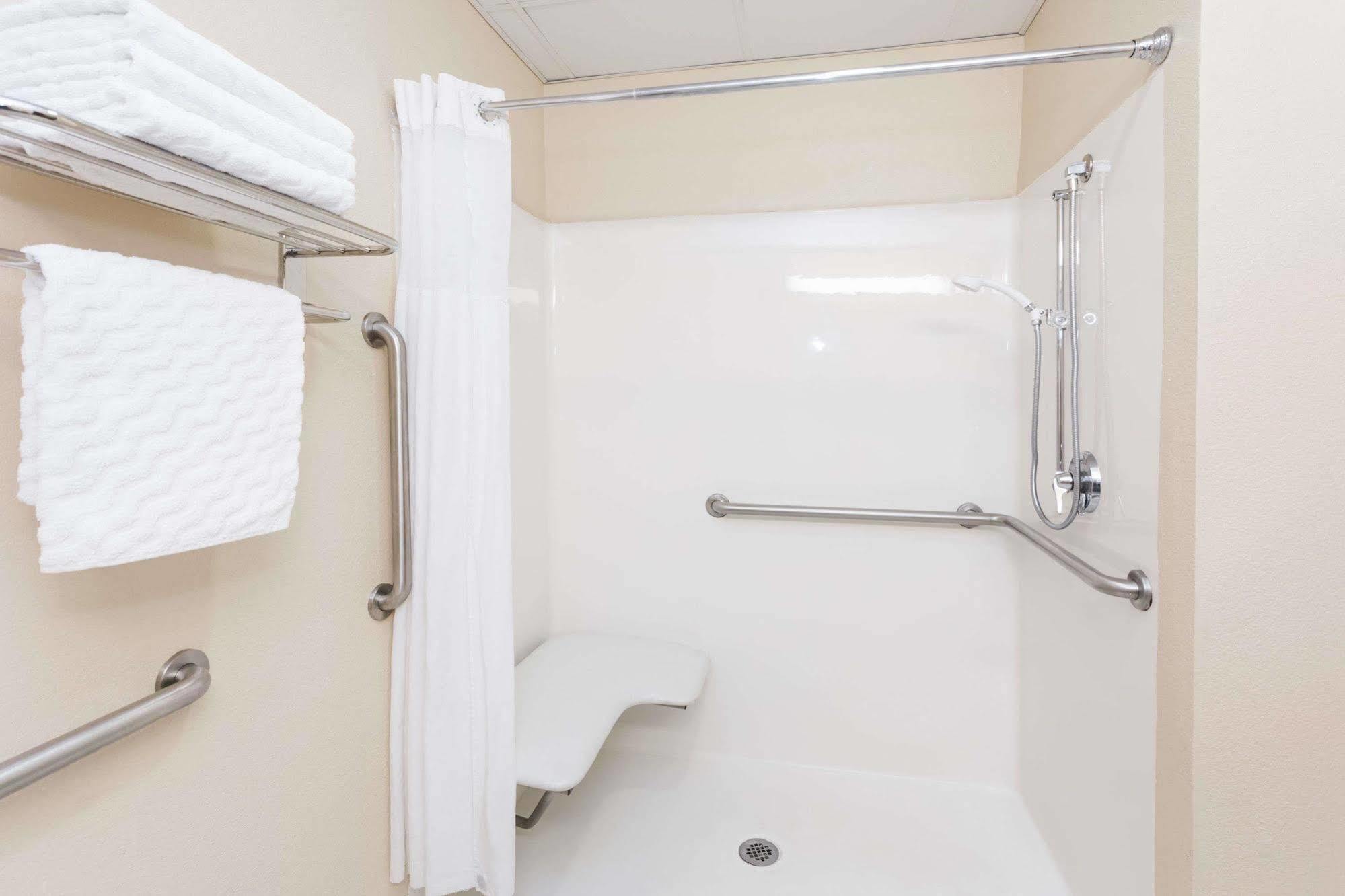 Days Inn & Suites By Wyndham Savannah North I-95 Port Wentworth Εξωτερικό φωτογραφία